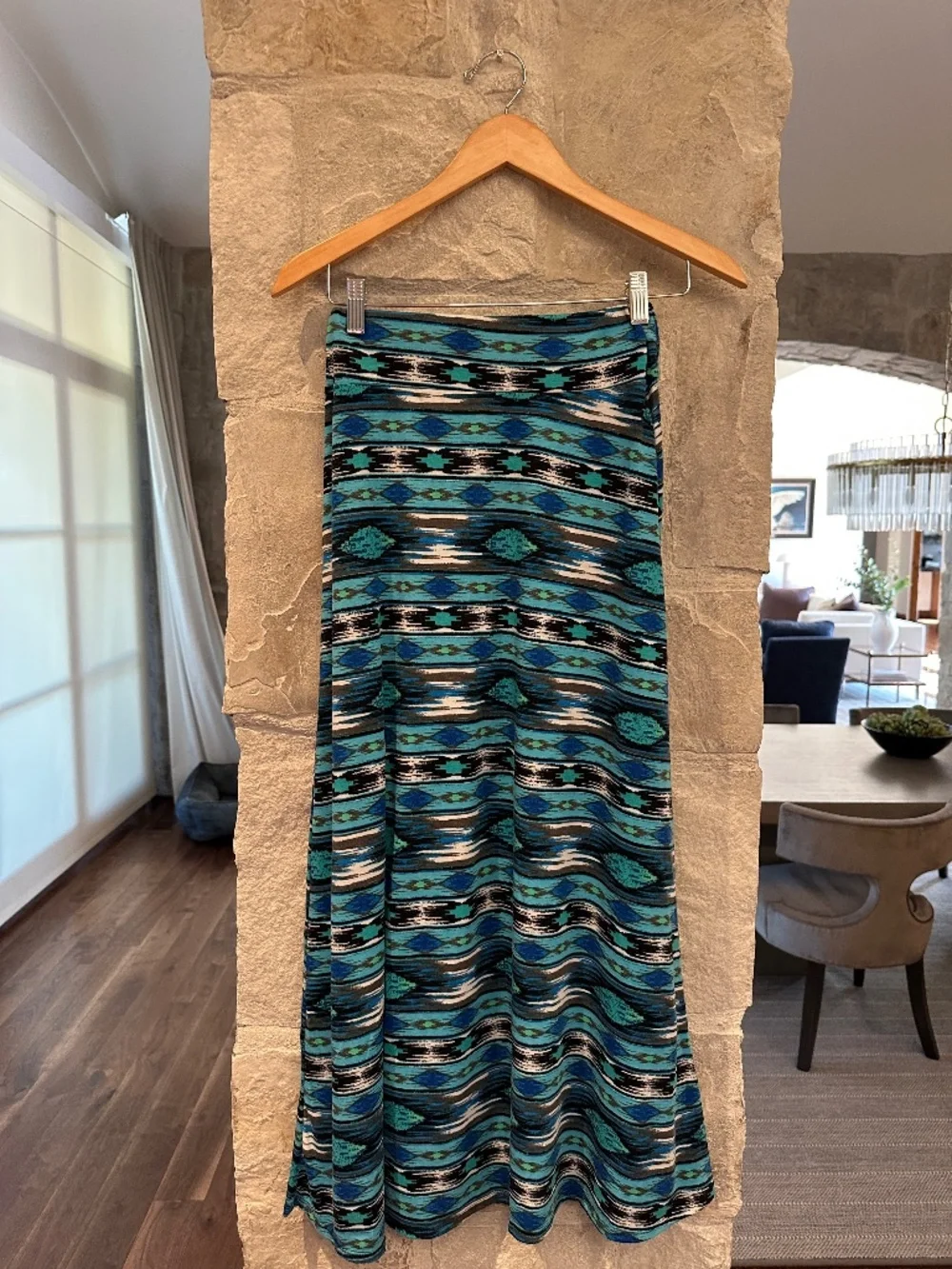 Free Kisses Women's Blue Tribal Print Maxi Skirt Size Medium Stretch Waist